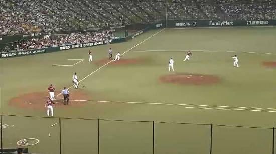 3回表5ウィーラータイムリー岩尾 (3)