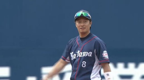 １回裏２渡辺送球エラー (1)