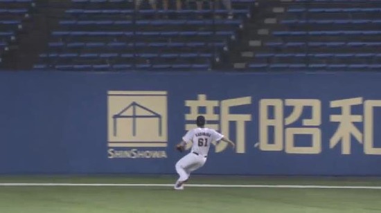 ４回表１メヒア２ベース (3)