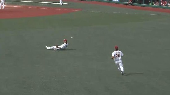 ５回表１森ラッキー２ベース (1)