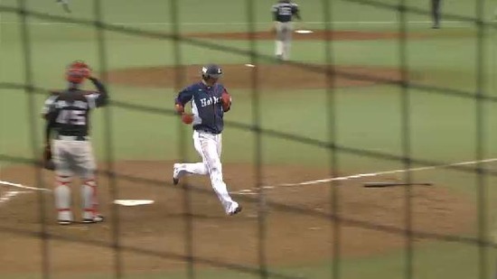 ５回裏２秋山200本安打タイムリー (5)