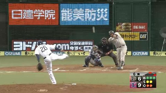 ６回表４秋山ランニングキャッチ (1)