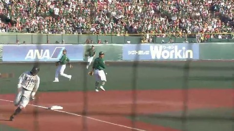 １回表４松井稼頭央タイムリーエラー２点 (3)