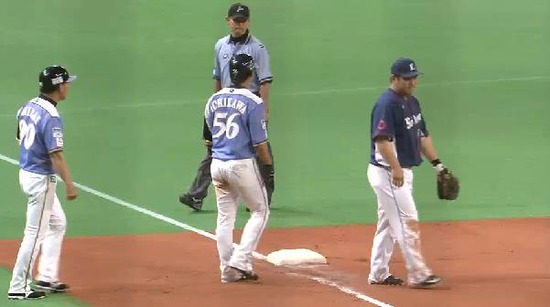 ６回裏１市川２ベース飯山バント３塁 (1)