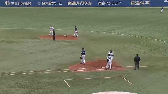 ４回裏２角中今江ヒット１塁２塁 (1)