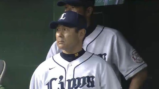 9回裏3栗山バント失敗 (3)