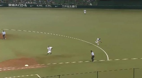 ８回表５金子ナイスプレー (2)