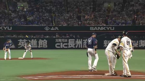 ６回裏１イデホヒット１アウト１塁２塁 (1)