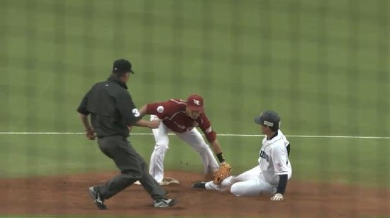 ５回裏２金子盗塁失敗