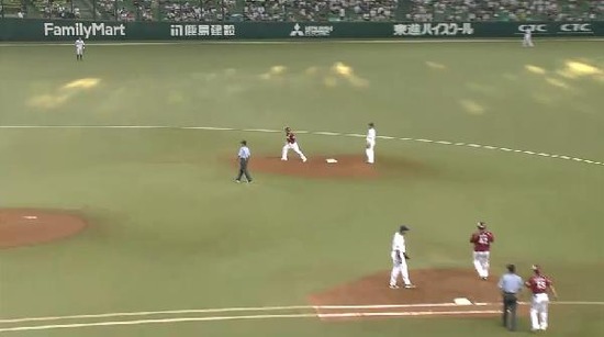 2回表１フォアボールヒット１塁２塁 (2)