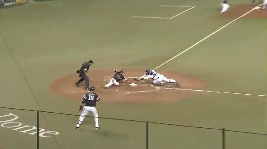 ８回表３内川タイムリー抜けた変化球 (5)