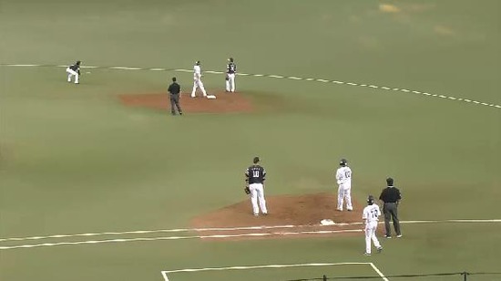 １回裏２中村ヒット１塁２塁２アウト (1)