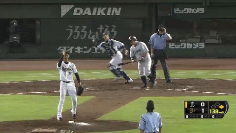 ４回表２中村アウト