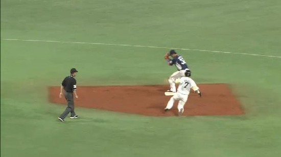 ９回裏３吉村ショートゴロ (2)