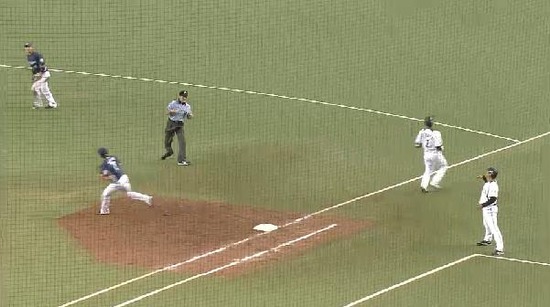 ８回表３清田ゲッツー (1)