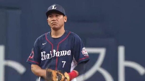 ８回裏１脇谷エラー (3)