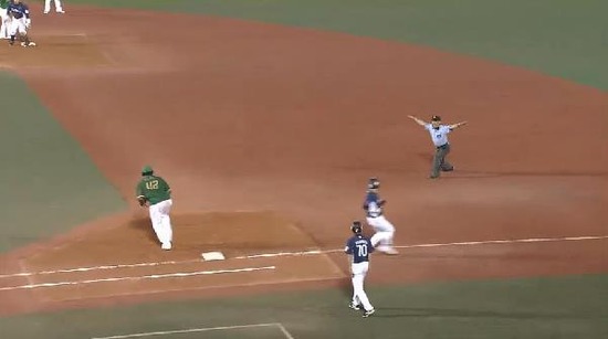 ４回表１ツーアウトから栗山森連打 (1)