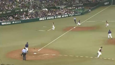 9回表3小谷野タイムリー (4)