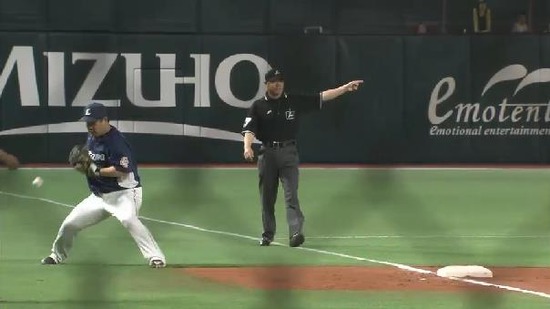 ４回裏２中村エラー１塁３塁 (2)