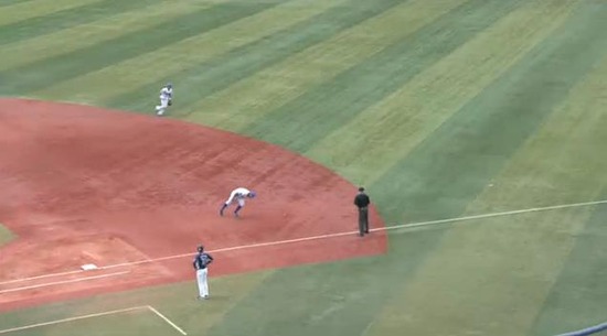 ２回表１メヒア２ベース (2)