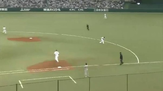 １回表１平野ファーストライナー (3)