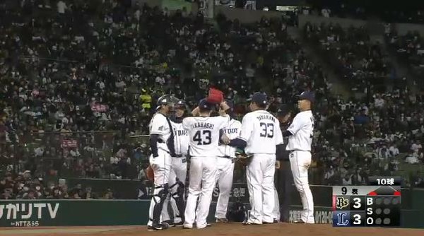 9回表1トモミピンチ (4)