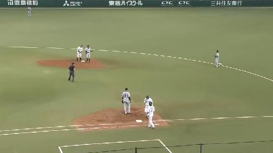 ８回裏１炭谷渡辺連打１塁２塁 (2)