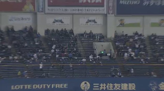 ６回裏１クルーズ３ラン (1)