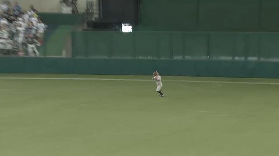 ２回裏７大崎犠牲フライ (2)