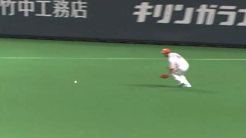 8回表4中村タイムリー (3)