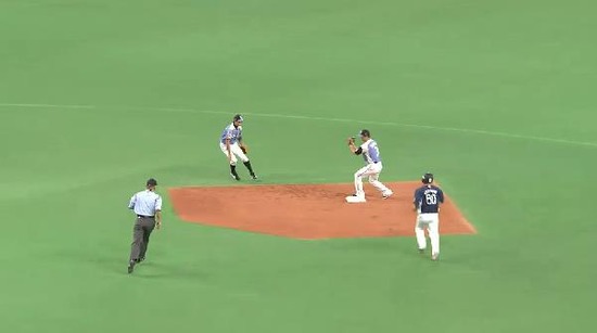 ６回表４森ショートゴロ (8)