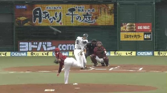 1回裏１秋山２ベース (3)