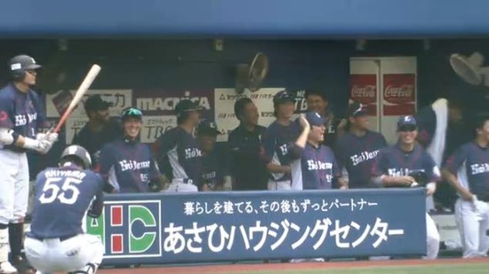 ６回表１菊池２ベース (2)