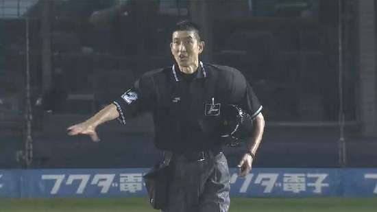 9回裏1雨天中断 (1)