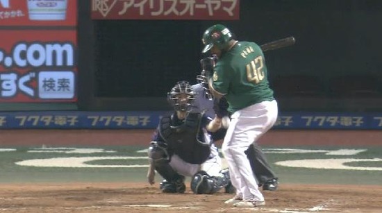 ９回裏２ペーニャデッドボール (1)