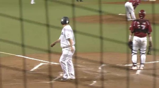 ６回裏４渡辺内野ゴロ１点 (3)