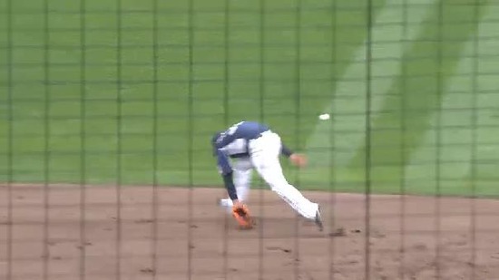 2回裏6糸井2点タイムリー (3)