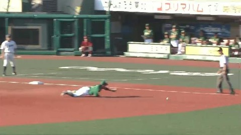 １回表２栗山ヒット１塁３塁 (2)