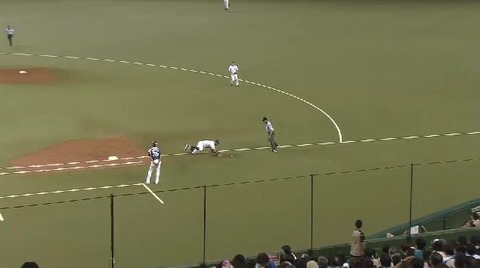 ７回表１メヒア取り損ねる