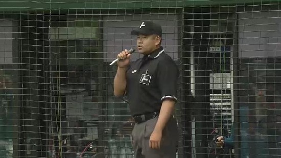 ３回裏３ファール判定 (7)