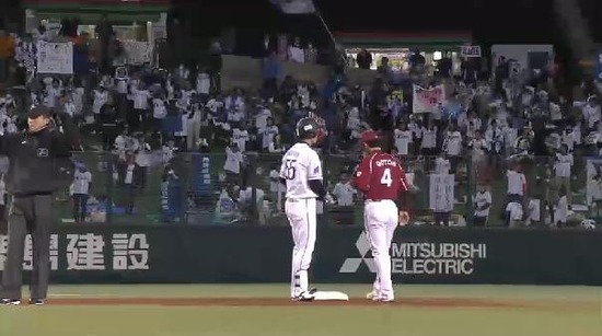 3回裏3秋山2ベース3塁2塁 (1)