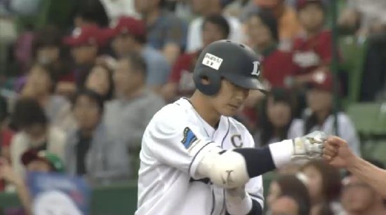 ５回裏１秋山栗山連打１アウト１塁２塁 (2)