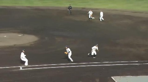 ２回裏細川のゴロ間に得点 (1)