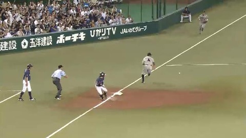 5回裏2四球Tエラー満塁 (2)