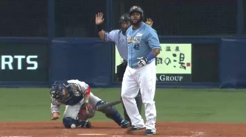 4回裏2ペーニャ四球 (1)