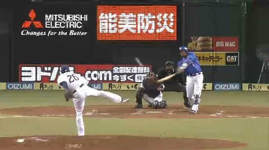 ８回表４ロペス2点タイムリー２ベース (2)