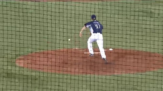 ３回裏３投手強襲満塁