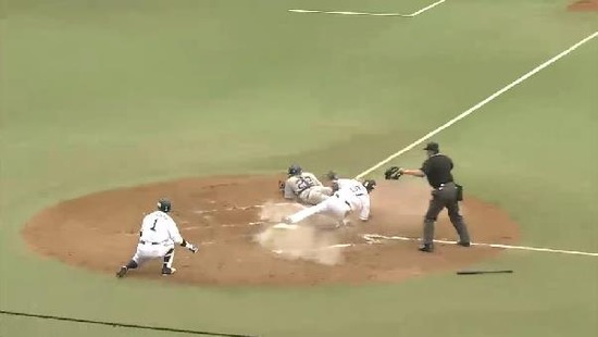 2回裏３秋山タイムリー (1)