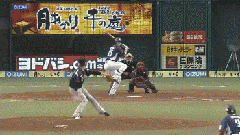 ５回裏２秋山200本安打タイムリー (1)