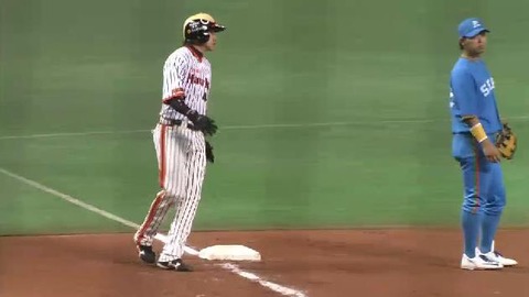 ５回裏２長谷川ヒット１塁３塁 (1)